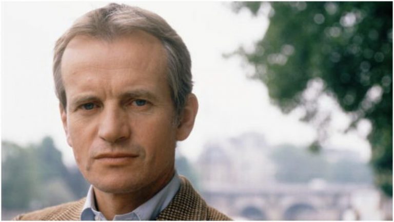 Bruce Chatwin - Biography, Height & Life Story | Super Stars Bio