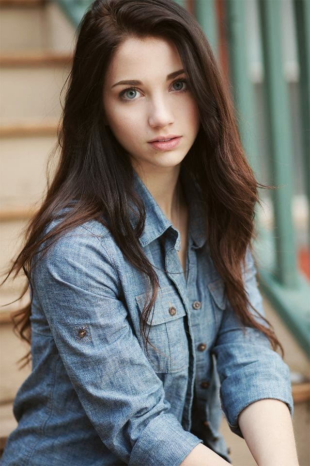 Emily Rudd Gallery Super Stars Bio