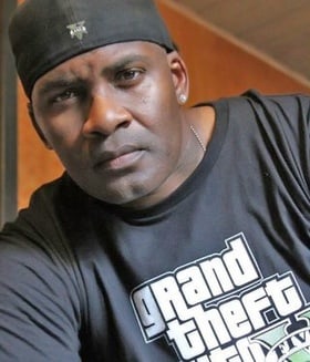 Photo de Shawn Fonteno avec un hauteur de 183 cm et à l’age de 56 en 2024