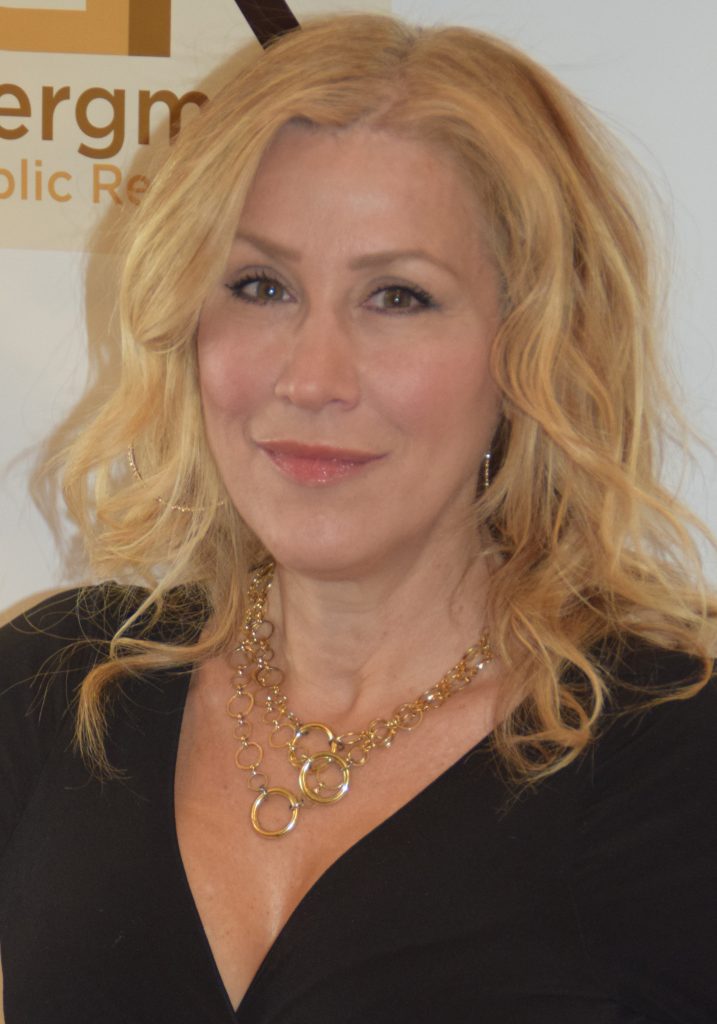 Lisa Ann Walter Biography, Height & Life Story Super Stars Bio