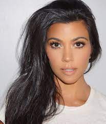 How tall is Kourtney Kardashian - Super Stars Bio