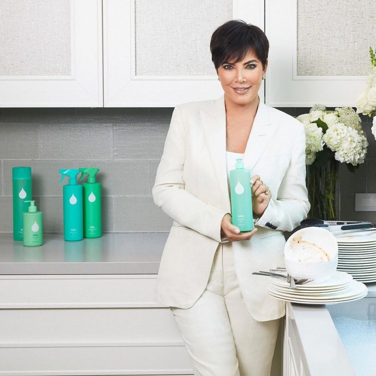 Kris Jenner - Biography, Height & Life Story | Super Stars Bio
