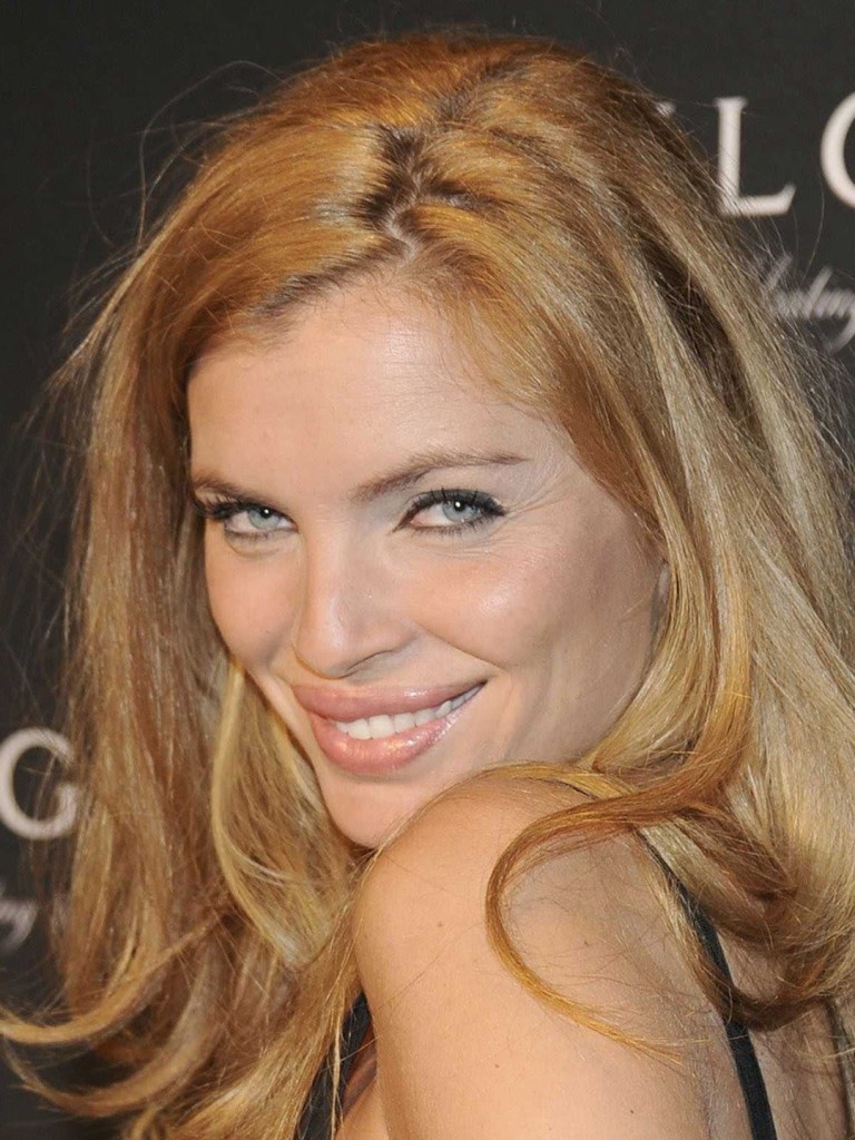 Esther Cañadas Biography, Height & Life Story Super Stars Bio