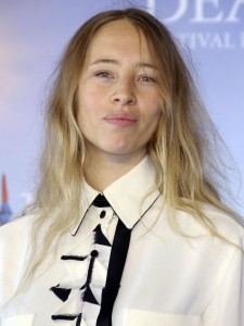Isild Le Besco - Biography, Height & Life Story | Super Stars Bio