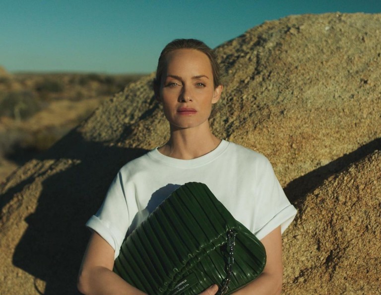 Amber Valletta - Biography, Height & Life Story | Super Stars Bio