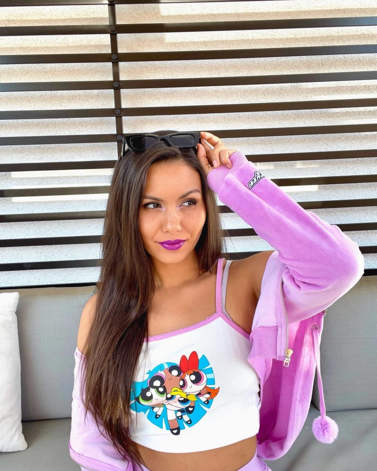 Olivia Olson - Biography, Height & Life Story | Super Stars Bio
