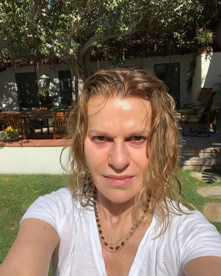 Sandra Bernhard - Biography, Height & Life Story | Super Stars Bio