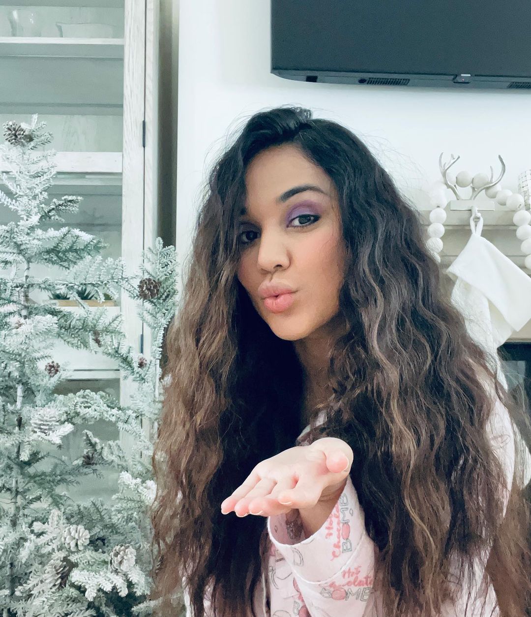 Summer Bishil Biography, Height & Life Story Super Stars Bio