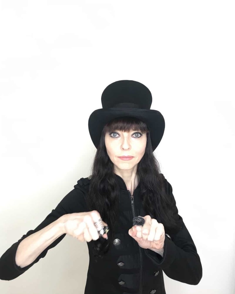 Juliet Landau - Biography, Height & Life Story | Super Stars Bio