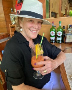 Linda Lavin - Biography, Height & Life Story | Super Stars Bio