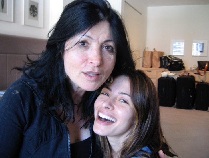 Sarah Shahi With her mom