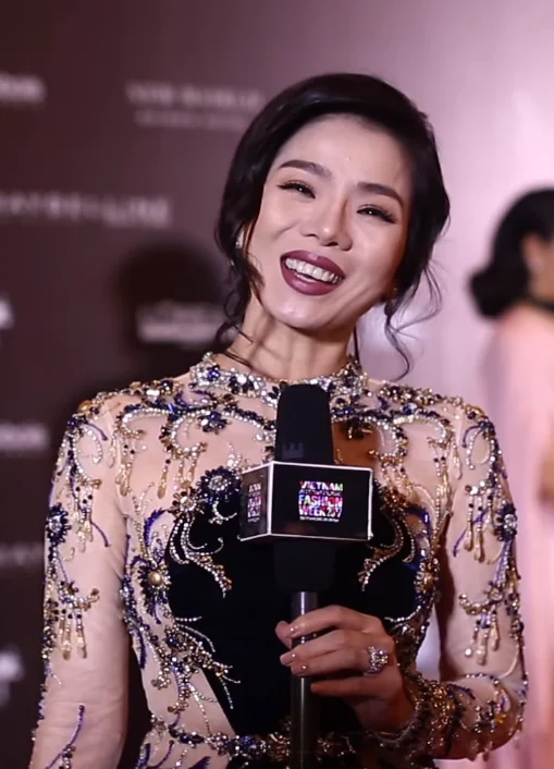 Lệ Quyên Vietnamese Singer