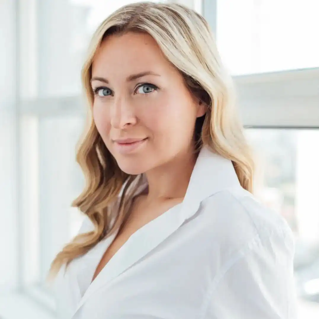 Ashley Leggat - Biography, Height & Life Story | Super Stars Bio